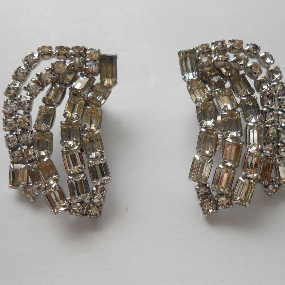 Baguette and Round Clear Color Rhinestone Clip on Earrings. Vintage.